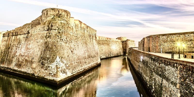 Derfor er de to byer Ceuta og Melilla spanske
