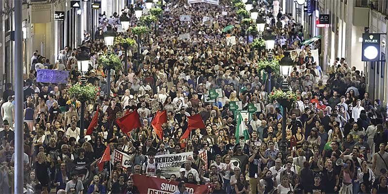 Omkring tusinde personer protesterer mod boligmanglen i Málaga